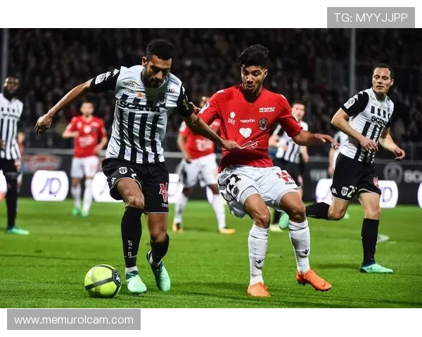 弗赖堡重塑球队文化与战术理念，展现出积极的新时代发展趋势