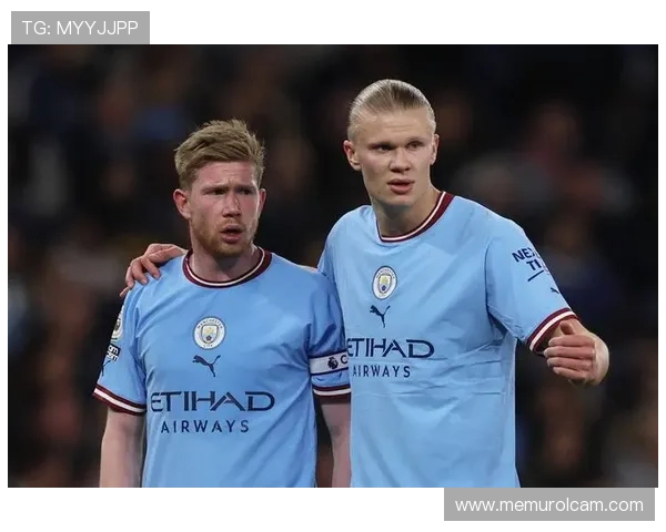 德布劳内 vs 伊涅斯塔:中场组织核心的战术角色与比赛影响力对比 德布劳内 vs 伊涅斯塔:中场组织核心的战术角色与比赛影响力对比