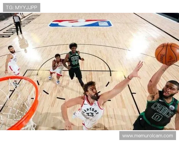 西亚卡姆利用挡拆拉开空间 提升球队关键时刻得分效率